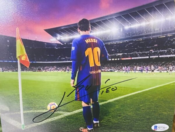 LIONEL MESSI SIGNED BARCELONA 8X10 PHOTO BECKETT COA