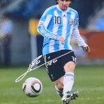 LIONEL MESSI SIGNED ARGENTINA 8X10 PHOTO BECKETT COA