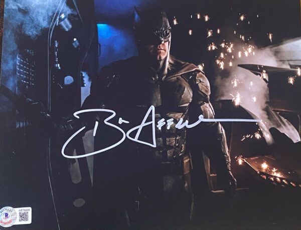 BEN AFFLECK SIGNED BATMAN 8X10 PHOTO BECKETT COA