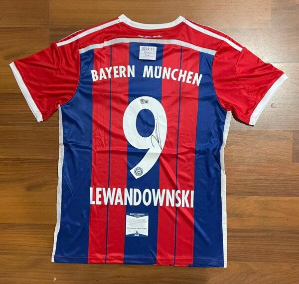 ROBERT LEWANDOWSKI SIGNED BAYERN MUNICH JERSEY + BECKETT COA - Image 3